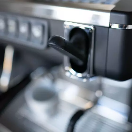 páčka typu push&pull pro spuštění parní trysky kávovaru appia life